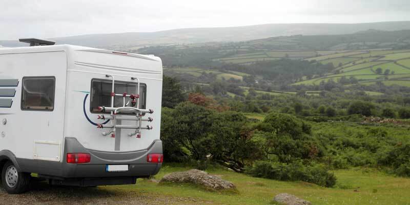 Der Camper fährt vor order zurück, der Kunde reist unabhängig. 